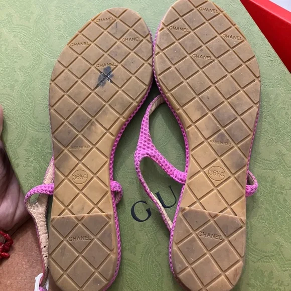 Chanel Fuchsia Pink Thong Sandals with White Interlocking CC logo